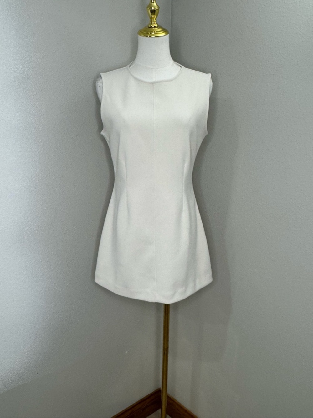 Calvin Klein Ivory Tunic Top M Sleeveless Longline Structured Minimalist